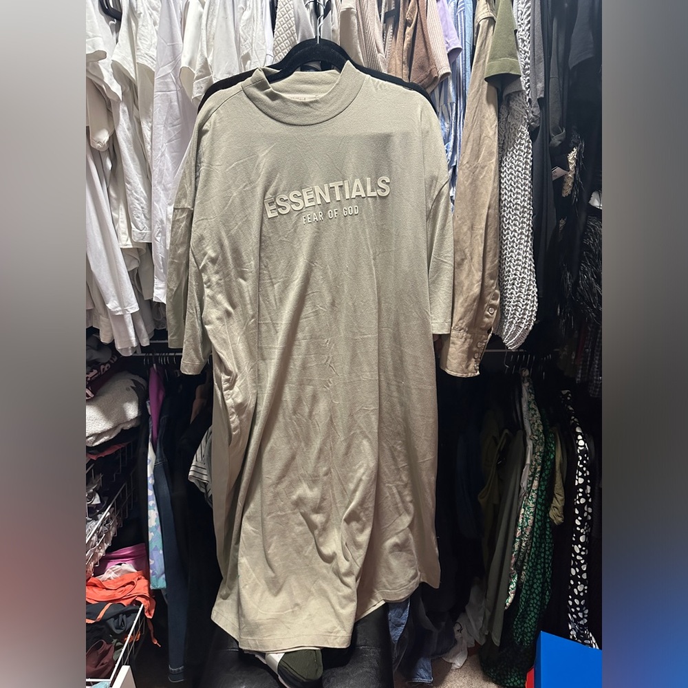 Essentials - Fear of God
Gray Short Sleeve Midi Dress